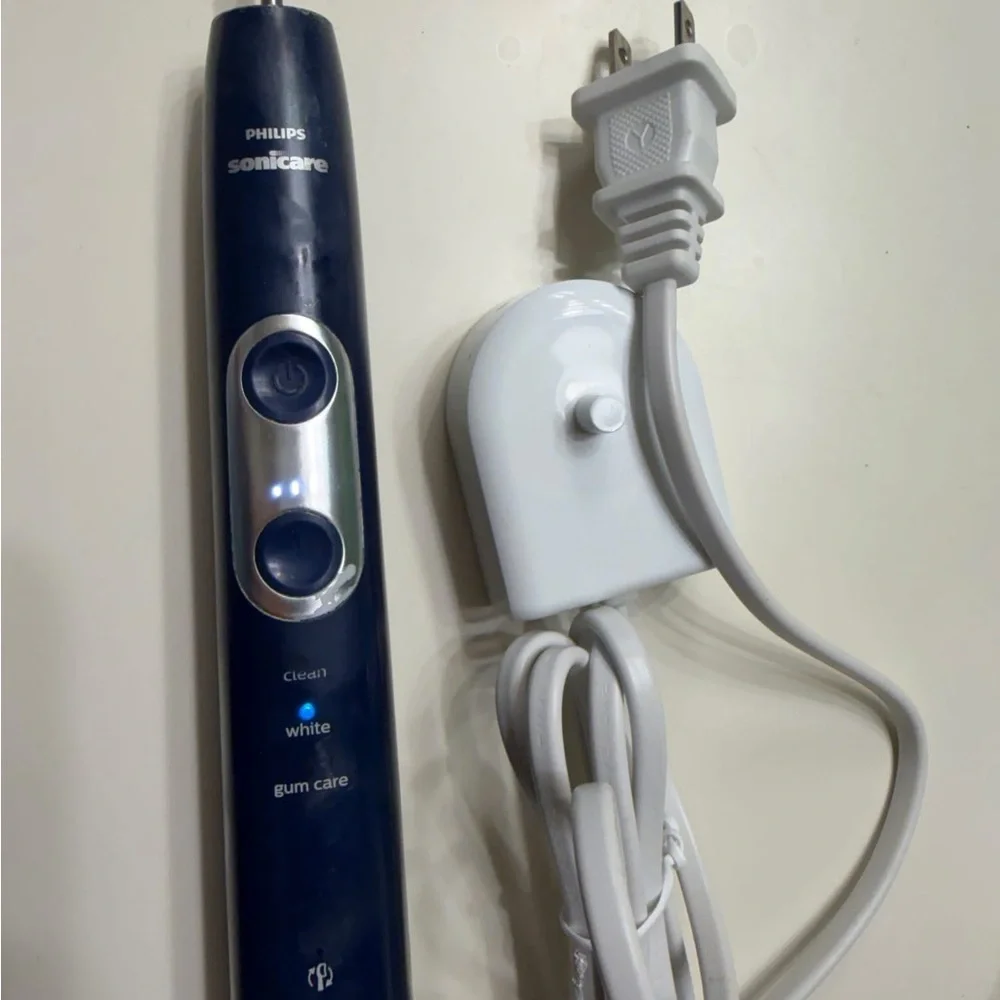 Philips Sonicare Dark Blue Toothbrush with White Charger - Picture 1 of 1